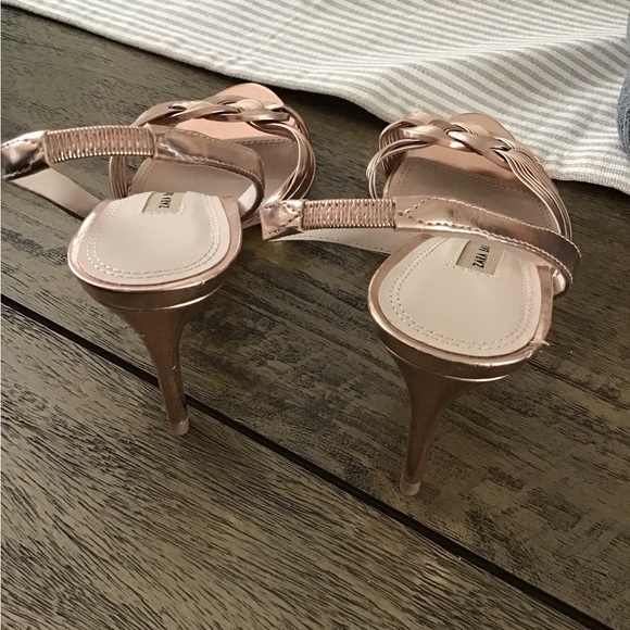 Ladies size 8 gently used rose gold heels - Picture 2 of 4
